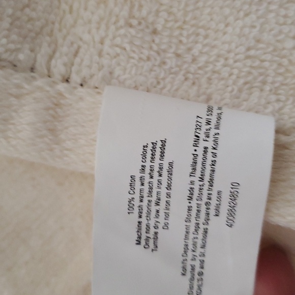 Angel Bath Towels and Soap Dispenser - Picture 10 of 10